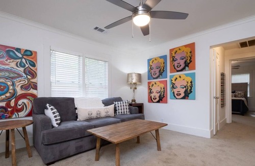 Capital View House | Freshly Renovated Cottage~"The Little Gray House"