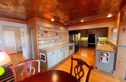 Lakeland House | Live Like a Local in Lake House 10mins to Oaklawn