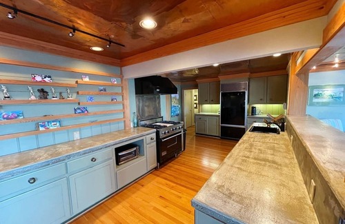 Lakeland House | Live Like a Local in Lake House 10mins to Oaklawn