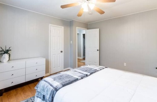 Capital View House | Midtown Cottage (Side B)