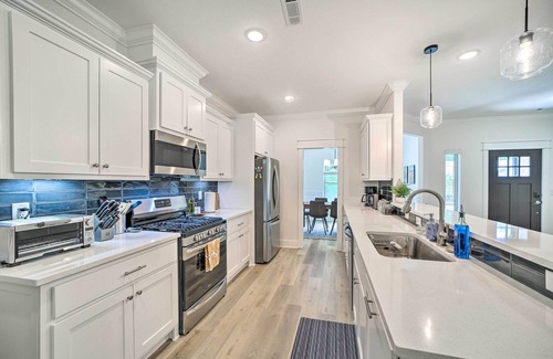 Bella Vista House | New Everything! Comfy Home w/Deck & Trail Access!