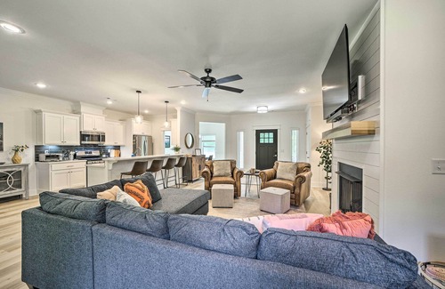 Bella Vista House | New Everything! Comfy Home w/Deck & Trail Access!