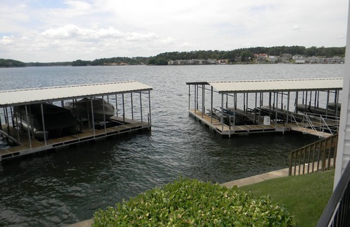 Lake Hamilton Condo | Off Season Rates! Ideal location on Lake Hamilton!