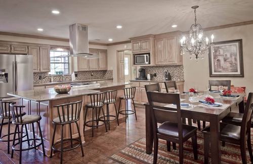 Hot Springs House | Rural Beauty with Urban Convenience