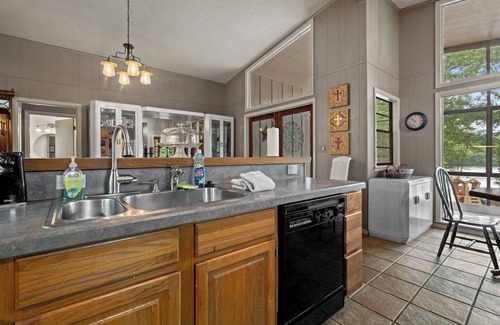 Hot Springs Village House | Spectacular views of Lake DeSoto in a 3 Bedroom & 2 full bath house on the lake!