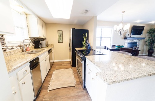 Lake Hamilton Condo | "The Cobalt" Luxury Lake Hamilton 2 Bedroom Condo. Sleeps 6!