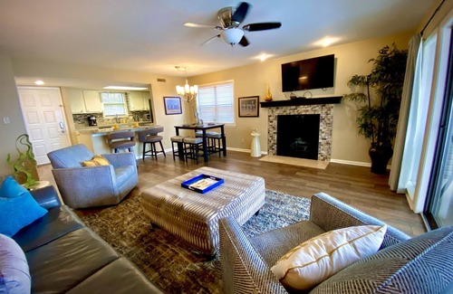 Lake Hamilton Condo | "The Cobalt" Luxury Lake Hamilton 2 Bedroom Condo. Sleeps 6!