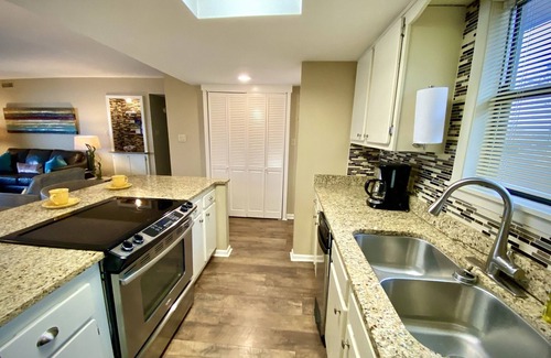 Lake Hamilton Condo | "The Cobalt" Luxury Lake Hamilton 2 Bedroom Condo. Sleeps 6!
