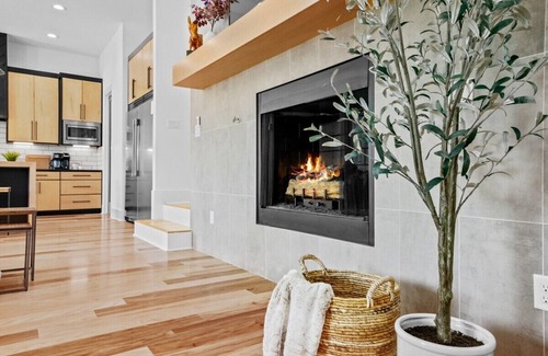 Downtown House | The Fillmore - Hot Tub - 1 mi to Downtown