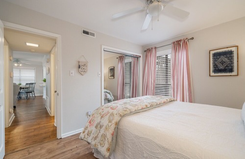 Lake Hamilton Condo | *WATER VIEW* Adorable 2 bedroom 2 bath condo with private boat slip and pool