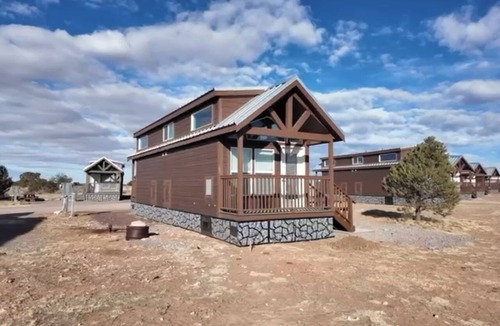 Valle Cabin | 064B Grand Canyon Chalet near South Rim King Bed