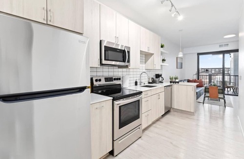 Uptown Apartment | 1 Bed |Balcony| Near Down town
