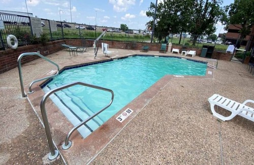 Central Oklahoma City Apartment | 1 King Bed | Smoking, Micfridge