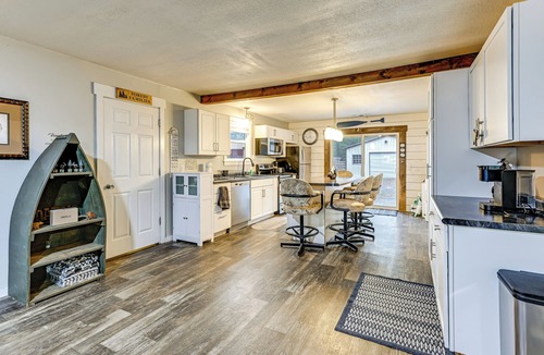 Hatfield House | 1 Mi to Lake Arbutus: Pet-Friendly Home w/Games