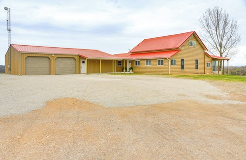 Oak Grove House | 1 Mi to Table Rock Lake: Home w/Furnished Patio!