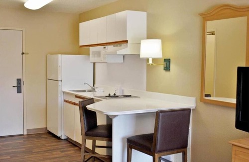 Eagan Apartment | 1 Queen Bed | Non-Smoking, Kitchen