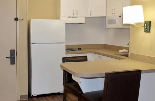 Eagan Apartment | 1 Queen Bed | Non-Smoking, Kitchen