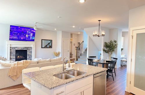 Raytown House | 10 minutes from nearby stadium - 3 bedrooms, 8 guests!