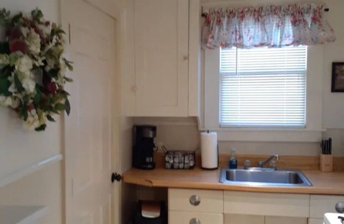Mid America Cottage | 10 Minutes To Oaklawn - Two Bedroom #5 Right At The Water's Edge