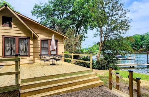 Mid America Cottage | 10 Minutes To Oaklawn - Two Bedroom #5 Right At The Water's Edge