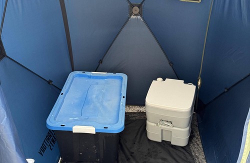 Horse Cave RV Rental | 10 Point Landing - 10 Point Landing Glamping with Queen Bed & Bath