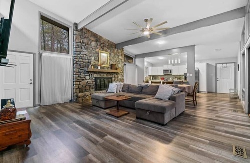 Hot Springs Village House | 11 Ona Lane - One level home with carport near shopping, restaurants, Lake