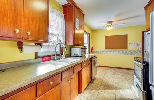 Cottage Grove House | 12 Mi to St Paul: Pet-Friendly Home w/Backyard