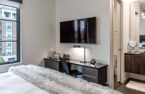 West End Hotel | 121 Hotel by AvantStay | Chic & Modern Deluxe Suite In Ideal Nashville Location!