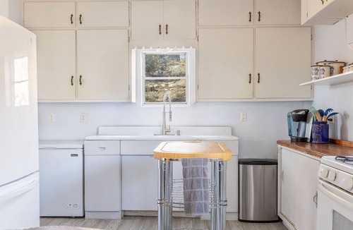 Boerne Cabin | 130 Acres with cabin in the woods- 7 miles from downtown Boerne