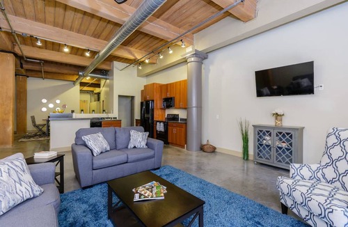 Downtown West Condo | 139 m² Condo ∙ 2 bedrooms ∙ 6 guests