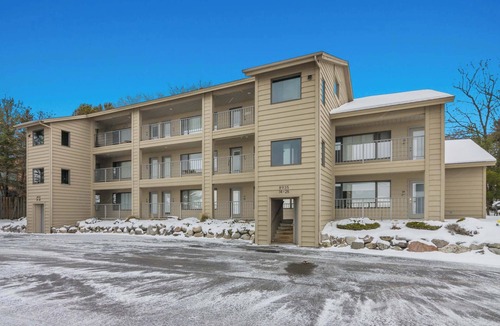 Elk Rapids Condo | #15 ELK RAPIDS BEACH CONDOMINIUM