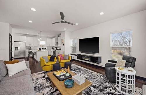 Urbandale Nations House | 15 Min to Broadway - Fenced Yard - Family Friendly