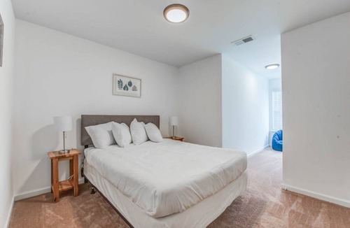 University District House | 168 m² House ∙ 4 bedrooms ∙ 12 guests