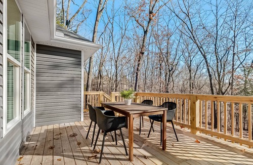 Bentonville House | 192 m² House ∙ 4 bedrooms ∙ 12 guests