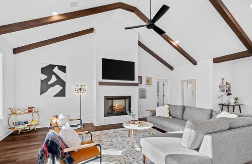Bentonville House | 192 m² House ∙ 4 bedrooms ∙ 12 guests