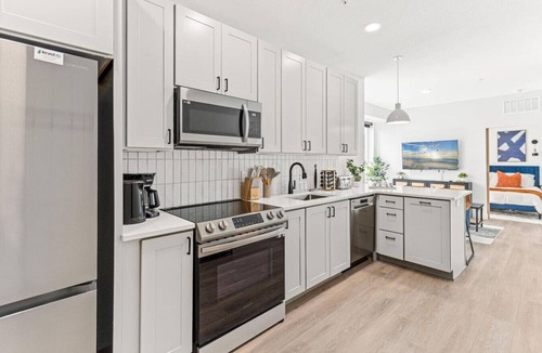 Kingfield Condo | 1BD King Retreat w Gym, Wi-Fi, Office & Mins to DT