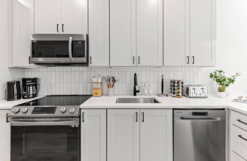 Kingfield Condo | 1BD King Retreat w Gym, Wi-Fi, Office & Mins to DT