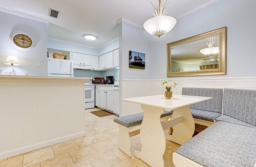 Demere Park Condo | 1BR Ground Floor Condo with Screened-in Porch! Reduced rates for August!