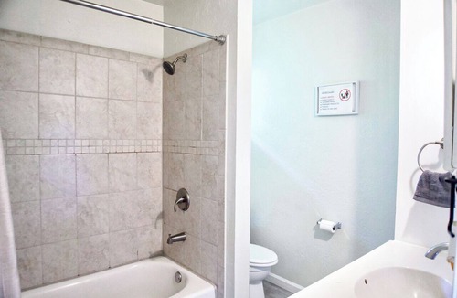 Central Oklahoma City Apartment | 1BR minutes from the OKC Zoo, Science Museum & Remington Park #TB