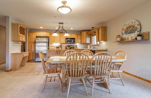 Arkdale Condo | 1st floor 3BR/2BA Northern Bay Resort Condo - Castle Rock Lake - Pool Beach Golf