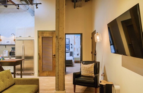 Arts District Apartment | 2 Bedroom Apartment in the Heart of Downtown! (Loft 303)