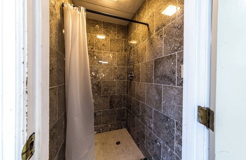 Downtown St. Louis Apartment | 2-bedroom apartment in lovely St. Louis with air conditioning