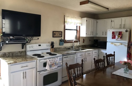 Bismarck House | 2 bedroom family vacation cottage (Caddo Cottage) near DeGray Lake.