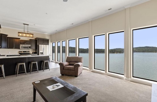 Ridgedale House | 2 Bedroom Lake View Villa - Unit 403