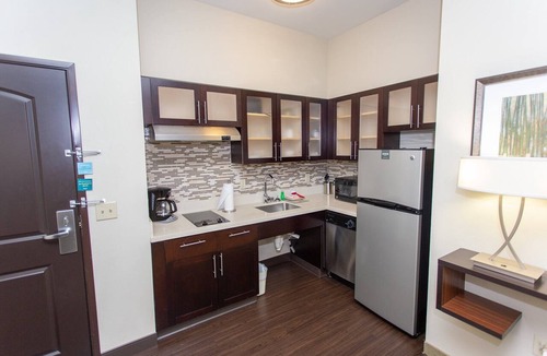 Bowling Green Apartment | 2 Bedroom Suite w/Kitchen | Work Desk & Breakfast