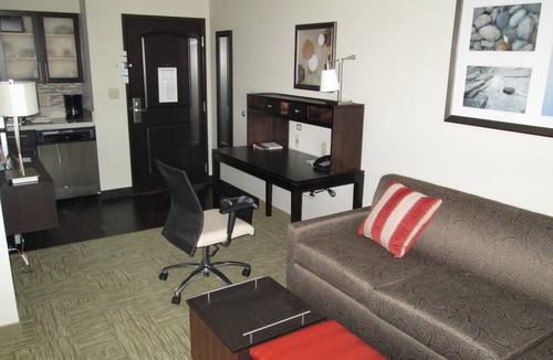Bowling Green Apartment | 2 Bedroom Suite w/Kitchen | Work Desk & Breakfast