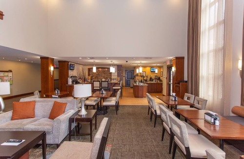 Bowling Green Apartment | 2 Bedroom Suite w/Kitchen | Work Desk & Breakfast