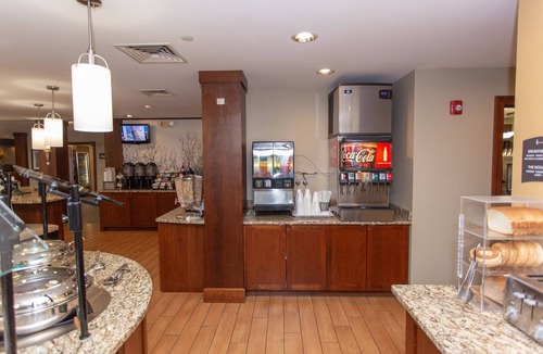 Bowling Green Apartment | 2 Bedroom Suite w/Kitchen | Work Desk & Breakfast