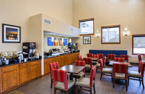 Highlands - Perkins Hotel | 2 Convenient Units w/Breafast | Near LSU, Zoo & Mall of Louisiana & I-10 Access