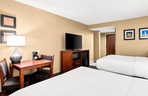 Highlands - Perkins Hotel | 2 Convenient Units w/Breafast | Near LSU, Zoo & Mall of Louisiana & I-10 Access